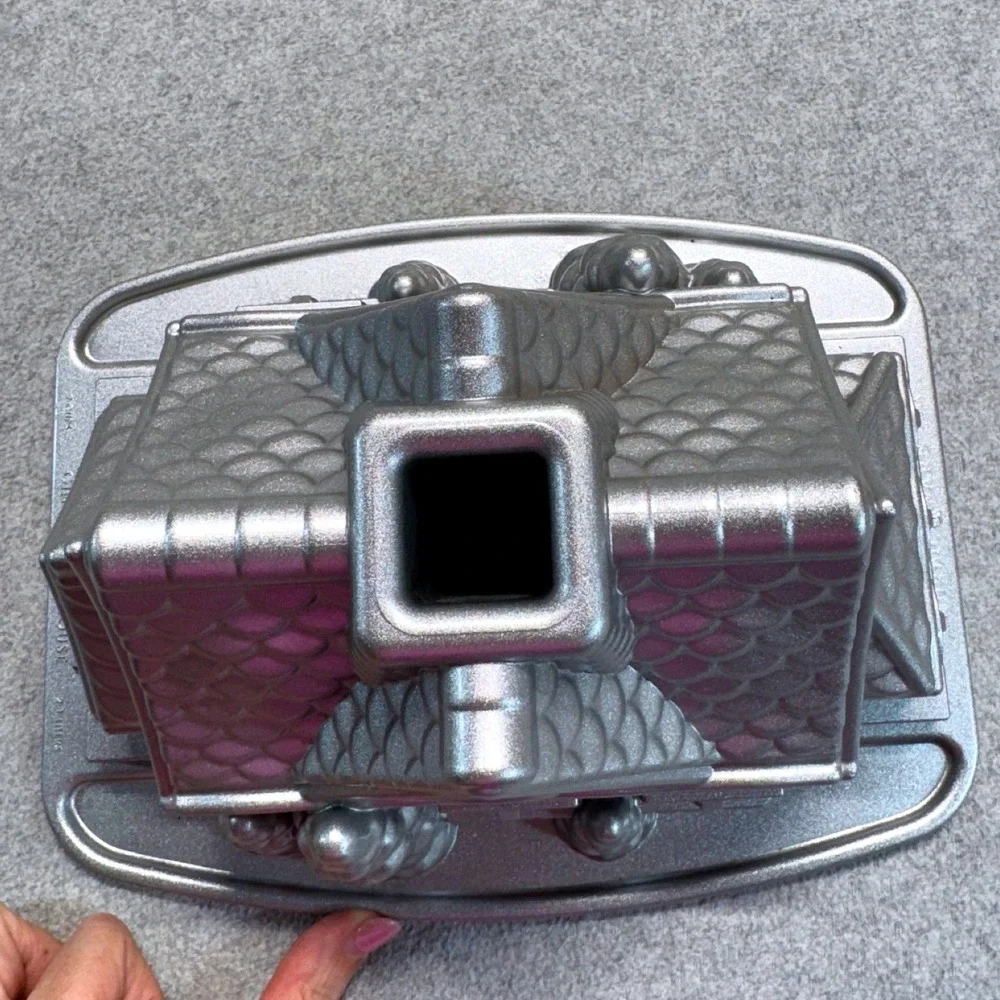 Wilton 1994 Gingerbread House Aluminum Cake Pan Christmas Baking Mold USA Retro